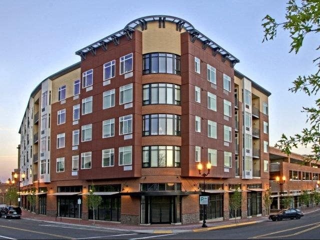 Putnam Pointe & Lofts