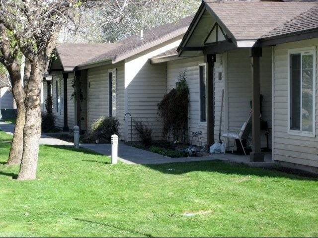 Riverside Apartments Housing photo 2