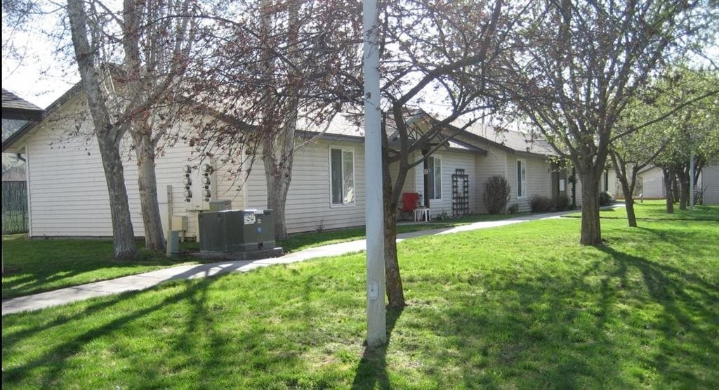 Riverside Apartments Housing photo 4
