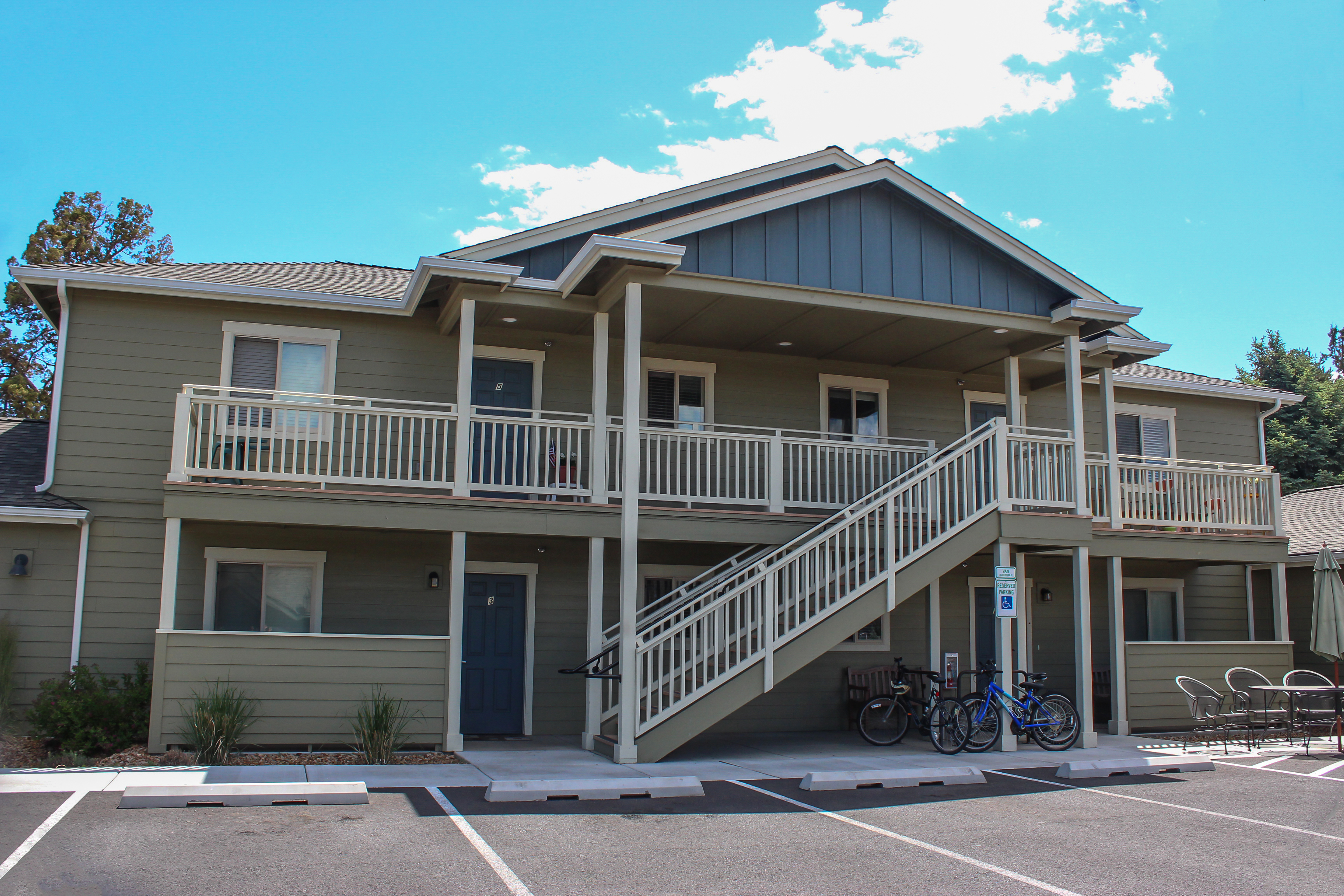 Quartz Apartments